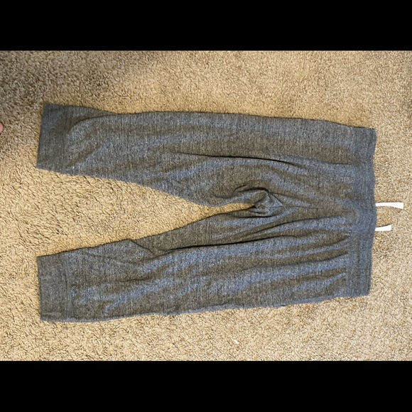 womens nike joggers(these cutoff around your shin) - Picture 2 of 2